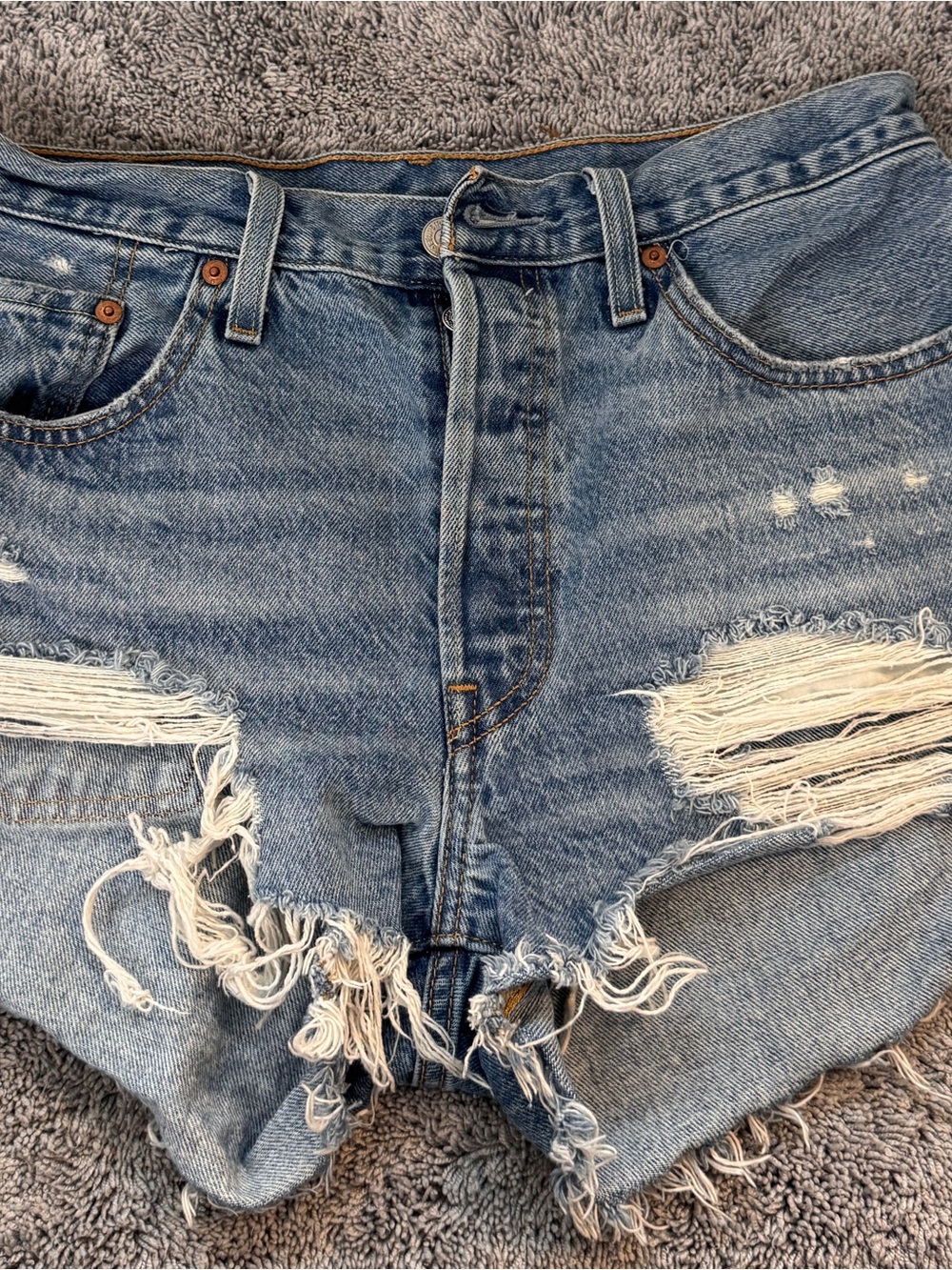 Classic Light Blue Distressed women’s Denim Shorts-Levi’s 501